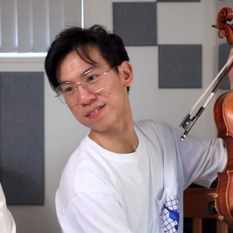 eddy chen Eddy Chen Cute, Eddy Chen, Russia Clothes, Twoset Violin, Comedy Duos, Musical Comedy, Fandom Funny, Violinist, Classical Music