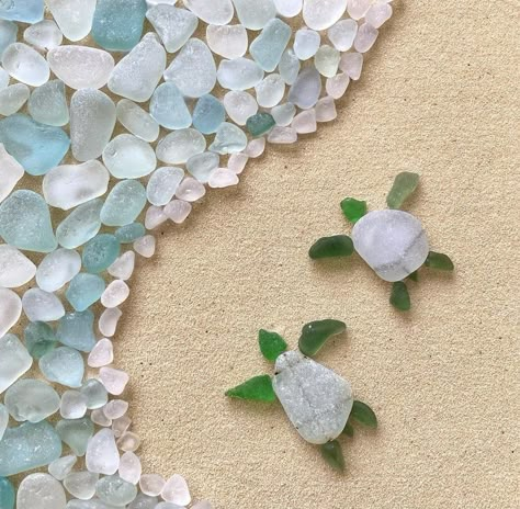 Seaglass Seaglass Gifts Diy, Sea Shell Turtle Craft, Sea Turtle Beach Glass Art, Sea Turtle Glass Art, Sea Glass Sea Turtle, Seaglass And Driftwood Art, Sea Glass Art Beach, Quartz Rock Crafts, Sea Glass Art Turtle