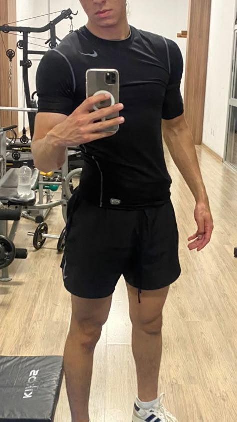 Athletic Boy Aesthetic, Workout Clothes Men, Nike Gym Outfit, Gym Fits Men, Gym Style Outfits, Sporty Outfits Men, Gym Shorts Men, Compression Shirt Men, Mens Shorts Outfits