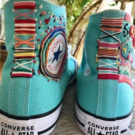 Converse Embroidery, Cute Converse Shoes, Embroidered Converse, Knitting For Beginners Hats, Cute Converse, Knitting For Beginners Blanket, High Tops Sneakers, Mode Hippie, Dr Shoes