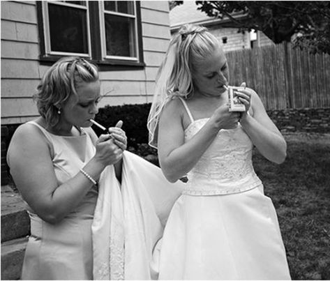 smoking bride Funny Wedding Pictures Bad Wedding Photos Ugly Wedding Dresses Fail Horrible Awkward Family worst strange Worst Wedding Photos, Wedding Dress Fails, Ugly Wedding Dress, Worst Wedding Dress, Marriage Images, Funny Wedding Pictures, Making A Wedding Dress, Funny Wedding Photos, Fabulous Wedding