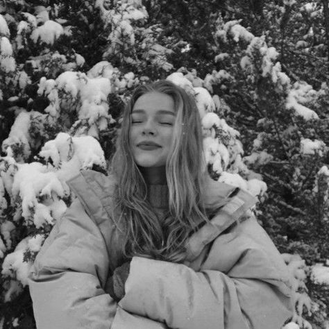 Winter Senior Pictures, Winter Date Ideas, Snow Photoshoot, Winter Instagram, Snow Pictures, Snow Photography, Snow Trip, Winter Photoshoot, Winter Photos