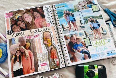 Photography Scrapbook, Senior Scrapbook Ideas, Senior Year Scrapbook, School Memories Scrapbook, Friends Journal, Friend Scrapbook, Scrapbook Pictures, Book Stickers, Memory Journal