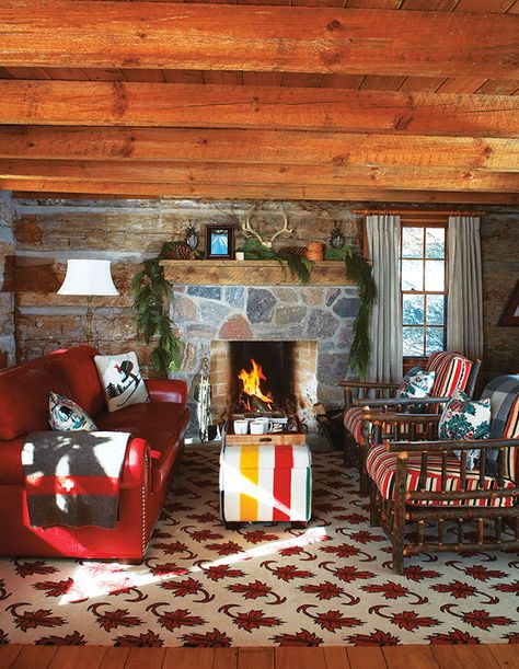 Why Hudson's Bay Stripes Are A Quintessential Part Of Canadiana Style - House & Home Winter Cabins, Hudson Bay Blanket, Ski Cabin, Decor Videos, Winter Cottage, Cabin Christmas, Camp Style, Cabin Interiors, Decor Shabby Chic