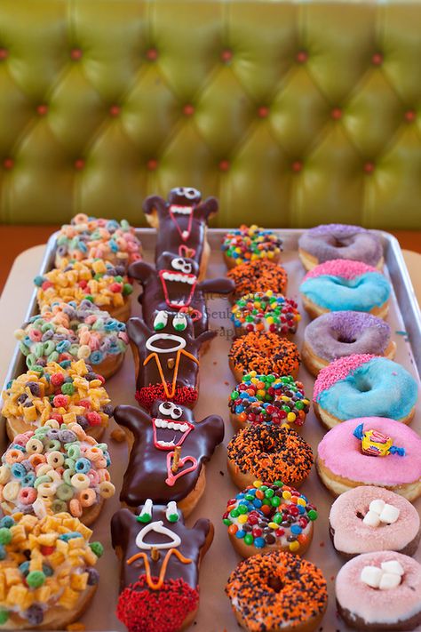 Voodoo Donuts in Portland, Oregon features unusual doughnut creations!  Captain Crunch cereal or bacon on your doughnut?  Why not? Everyone should visit Voodoo at least once:) Captain Crunch Cereal, Voodoo Donuts, Captain Crunch, Voodoo Doughnut, Plain Cake, Portland Travel, Oregon Road Trip, Crunch Cereal, All I Ever Wanted