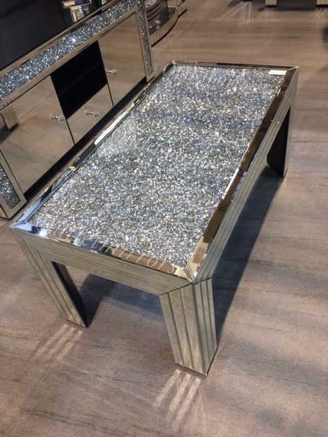 Crushed Diamond Decor, Crush Coffee, Bling Stuff, Mirrored Bedroom, Coffee Tables With Storage, Diamond Furniture, Mirrored Furniture Decor, Glitter Furniture, Coffee Table Designs