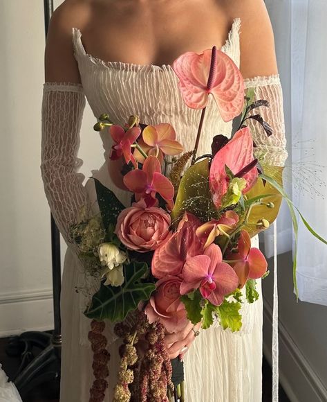 Bouquet Wedding Bride, Love Bouquet, Bouquets Wedding, Dream Wedding Ideas Dresses, Flower Therapy, 2024 Wedding, Wedding Mood Board, Wedding Mood, Dreamy Wedding