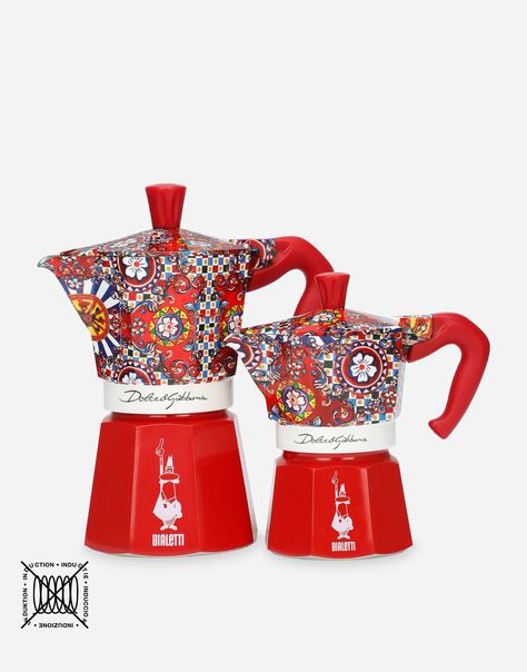 Moka Express medium BIALETTI DOLCE&GABBANA Cap Of Coffee, Bialetti Moka, Home Pantry, Italian Espresso, Induction Stove, Coffee Ritual, Moka Pot, Tea Kettles, Italian Coffee