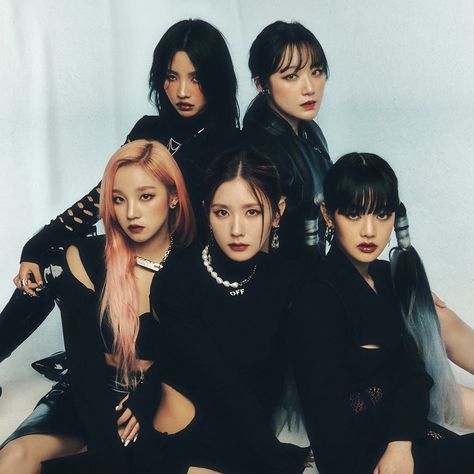 Fotos Hd 4k, Minnie Miyeon, Group Pictures, Kpop Posters, Group Photos, Kpop Wallpaper, G I Dle, Kpop Girl Groups, Kpop Groups