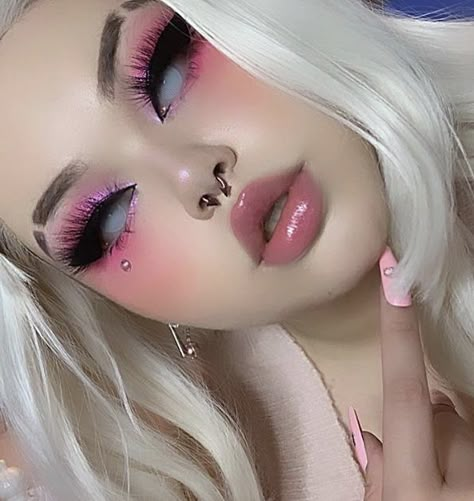 Cwunchie Instagram, Streaks Hair, Pastel Goth Makeup, Halloween Makeup Look, Color Streaks, Alt Makeup, Kawaii Makeup, Alternative Makeup, Smink Inspiration