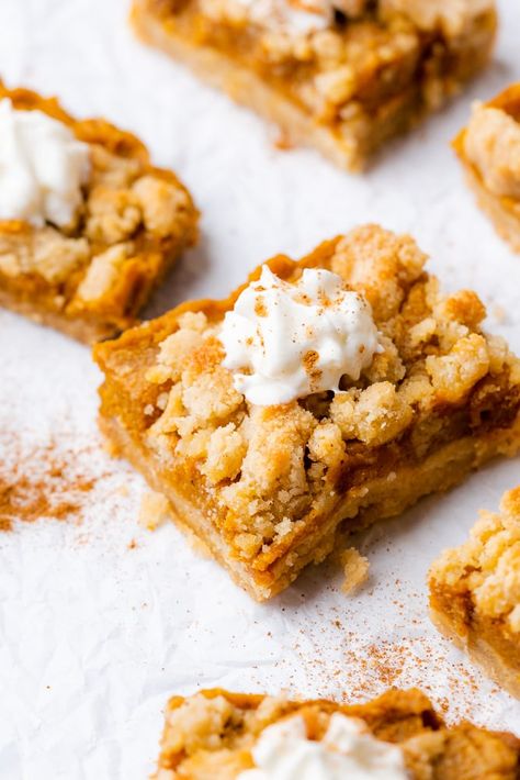 Gluten Free Pumpkin Pie Bars, Holiday Desserts Cookies, Healthy Apple Crumble, Gluten Free Pumpkin Pie, Keto Pumpkin Pie, Crumb Bars, Pie Bar Recipes, Keto Bars, Apple Orchards