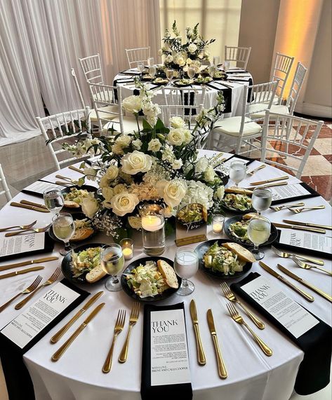 Elegant Wedding Buffet Set Up, Estate Table Wedding Reception Ideas, Clean Elegant Wedding, Gold White Black Wedding Theme, Wedding Black White Gold, Black White Gold Tablescape, Gold White And Black Wedding, Black Gold And Ivory Wedding Table Settings, Gala Table Settings