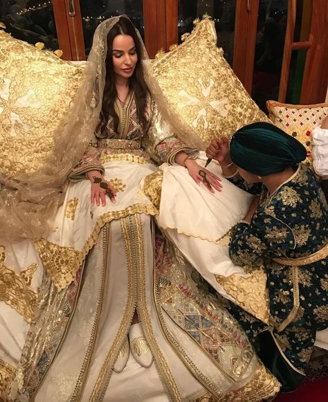 Moroccan Henna Party, Henna Party Dress, Henna Day, Traditional Moroccan Wedding, Moroccan Wedding Theme, Moroccan Wedding Dress, Arabic Wedding Dresses, Kaftan Wedding, Egyptian Wedding