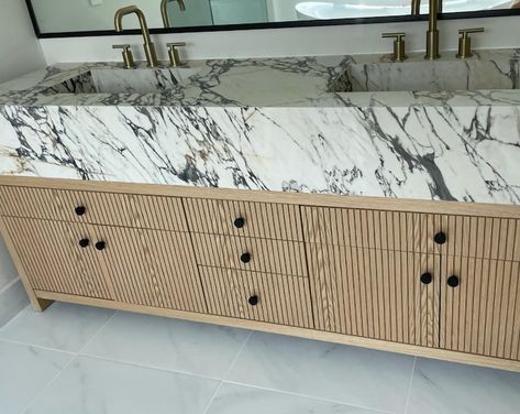 7293 Customizable Bathroom Vanity - Etsy Maple Bathroom Vanity, Vanity Bathroom Sink, Marble Bathroom Vanity, Calacatta Viola, Custom Bathroom Vanity, Marble Sinks, Porcelain Sink, Vanity Bathroom, Custom Vanity