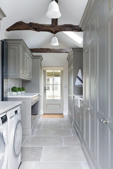 Hard flooring, such as stone or tiles, is the ideal choice for a hard-working utility space, as shown in this example by Humphrey Munson Classic Contemporary Kitchen, Boot Room Utility, Utility Room Designs, Laundry Mudroom, Best Kitchen Design, Dream Laundry Room, Mudroom Laundry Room, Laundry Room Inspiration, Boot Room