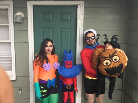 Mermaid Man, Barnacle Boy, Man Ray, Dirty Bubble, Spongebob, Halloween Costumes, Family Costume Ideas, DIY Man Ray Costume, Man Ray Spongebob Costume, Family Spongebob Costumes, Dirty Bubble Spongebob, Mermaid Man And Barnacle Boy Costume, Spongebob Mermaid Man, Spongebob Halloween Costumes, Spongebob Mermaid, Man Ray Spongebob