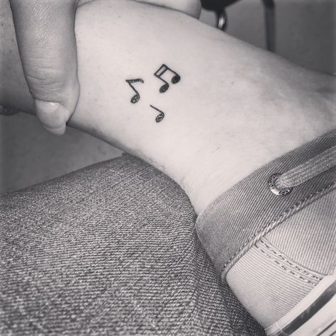 Ankle tattoo of music notes. friend matching tattoo, we met 9 years ago in choir class. Notes Tattoo, Tattoo Music, Tattoo Placements, Tattoos Infinity, Music Note Tattoo, Music Tattoo Designs, Note Tattoo, Bff Tattoos, Geniale Tattoos