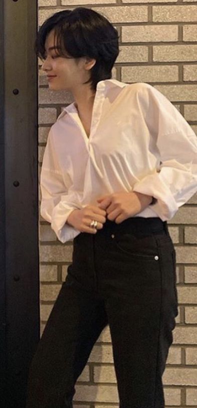 Lee Joo Young Hair Lee Joo Young Hair Short, Short Wolfcut Hairstyle Women, Wolfcut Undercut, Mullet Tomboy, Tomboy Haircuts For Women, Tomboy Mullet, Lee Joo Young Hair, Asian Tomboy, Nails Selfie