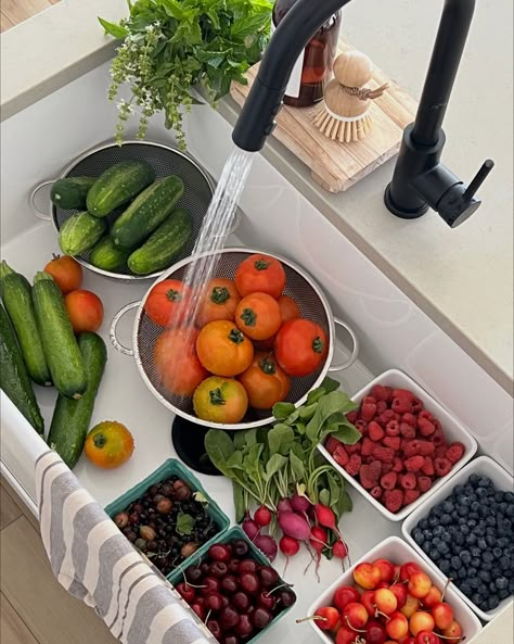 Fruit Farmers Market Aesthetic, Spring Fruits And Vegetables, Farmers Market Haul Aesthetic, Organic Produce Aesthetic, Holistic Kitchen, Garden Fruits And Vegetables Aesthetic, Farmers Market Aesthetic, Amazon Kitchen Finds, Kitchen Finds