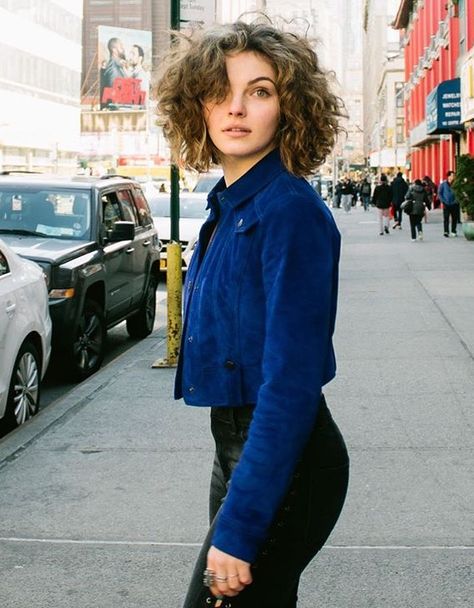 Camren Bicondova style Cameron Bicondova, Camren Renee Bicondova, Carmen Bicondova, Camren Bicondova, Selina Kyle, Woman Crush, Edgy Outfits, Gotham, Woman Face