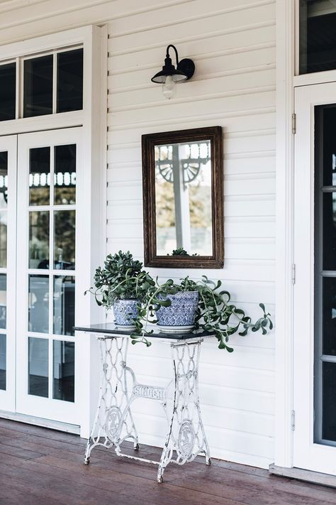 The humble verandah has been a staple of the great Australian dream for decades. Blurring the line between indoor and outdoor living, a good verandah design will also allow you to enjoy time outside in rain, hail or shine. Here are 23 of our favourite examples of country home verandahs. Renovated Farmhouse, Country Style Magazine, Front Verandah, Ideal Family, French Apartment, Farmhouse Renovation, Seaside House, Homes To Love, Farmhouse Remodel