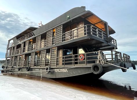 Pontoon Houseboat, Barge Boat, Lake Toys, Liveaboard Boats, Boat House Interior, Houseboat Living, Earth Bag Homes, Floating Restaurant, Tiny House Camper