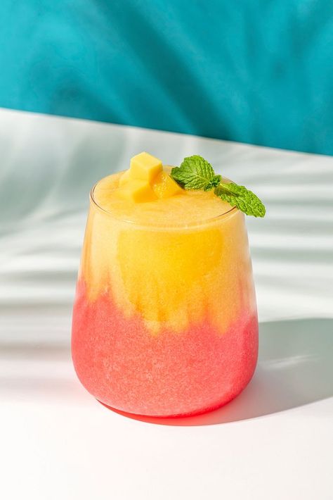 Mango Strawberry Smoothie, Mango And Strawberry, Lemon Margarita, Passion Fruit Smoothie, Mango Shake, Strawberry Mango Smoothie, Mango Drinks, Berry Yogurt, Healthy Fruit Smoothies