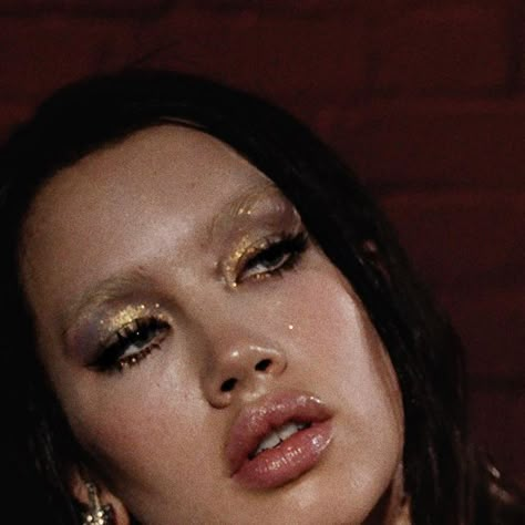 ISAMAYA BEAUTY on Instagram: "Moments from the WILD STAR set 🎥   Capture cowgirl glam in our collection of high-shine shimmers. Live now on ISAMAYA.COM   MUA + Model: @isamayaffrench  Photo: @stevenkleinstudio   #ISAMAYABEAUTY" Theatrical Romantic Makeup Kibbe, Isamaya Makeup, Gold Makeup Aesthetic, Art Makeup Looks, Isamaya Beauty, Glitter Glam Makeup, Editorial Makeup Photography, Golden Makeup, Makeup Editorial