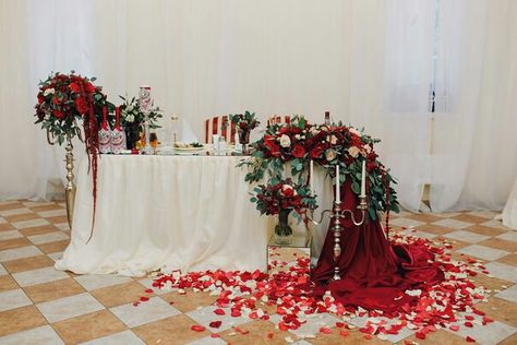 Red Sweetheart Table Wedding, Burgundy Wedding Sweetheart Table, Sweetheart Table Burgundy, Burgundy And Blush Wedding Sweetheart Table, Burgundy Sweet Heart Table, Bride Groom Table Decoration, Red Events, Main Table Wedding, Table Floral Decorations