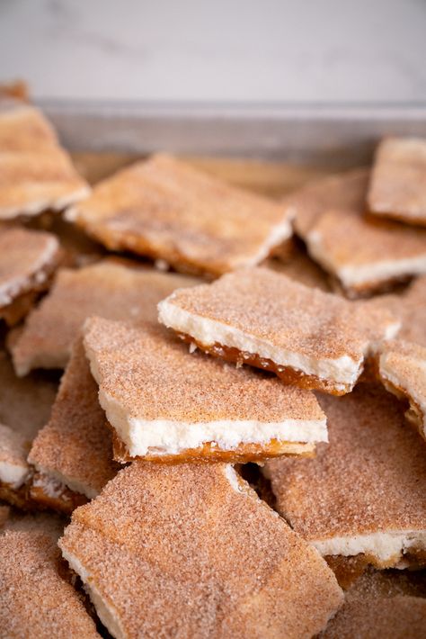 Churro Cracker Candy | 12 Tomatoes Churro Cracker Candy 12 Tomatoes, Churro Ritz Crackers, Churro Cracker Toffee, Cinnamon Graham Cracker Recipes, Churro Cracker Candy, Churro Crackers, Make Ahead Christmas Desserts, Graham Cracker Candy, Ritz Cracker Dessert