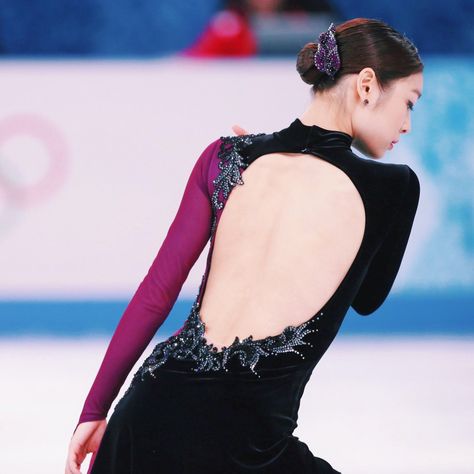 Skating Outfit Aesthetic, Yuna Kim Skating, Ice Skating Outfit Aesthetic, Eliza Hamilton, Kim Aesthetic, Skating Outfit, Yuna Kim, Skating Aesthetic, Ice Skating Outfit