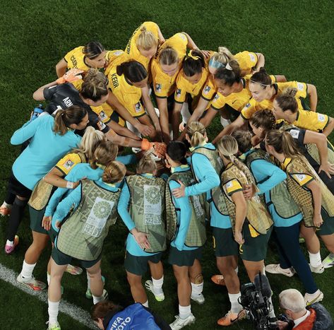 Australia Soccer Team, Women Soccer Players, World Cup Semi Final, Women Soccer, Soccer Inspiration, Funny Birthday Cakes, Women’s Soccer, Sport Player, Soccer Girl