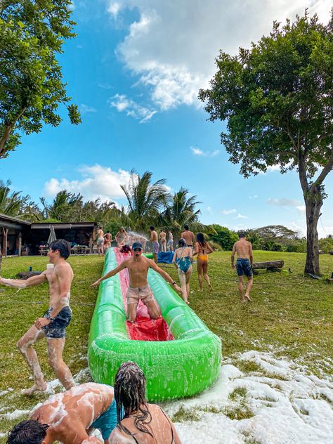 Hangout Party Ideas, Sweet 16 Water Slide Party, Summer 18th Birthday Party Ideas, Summer Birthday Ideas For Teens, Summer Sweet 16 Party Ideas, Summer Sweet 16, Birthday Party Ideas Summer, Summer Birthday Ideas, Pool Party Activities