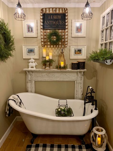 Clawfoot Tub Decorating Ideas, Claw Bathtub Shower Combo, Claw Bathtub Ideas, Open Bedroom Bathroom, Claw Tub Bathroom, Open Bedroom Bathroom Layout, Claw Tub Bathroom Ideas, Clawfoot Tub Bathroom Vintage, Farmhouse Bathroom With Clawfoot Tub