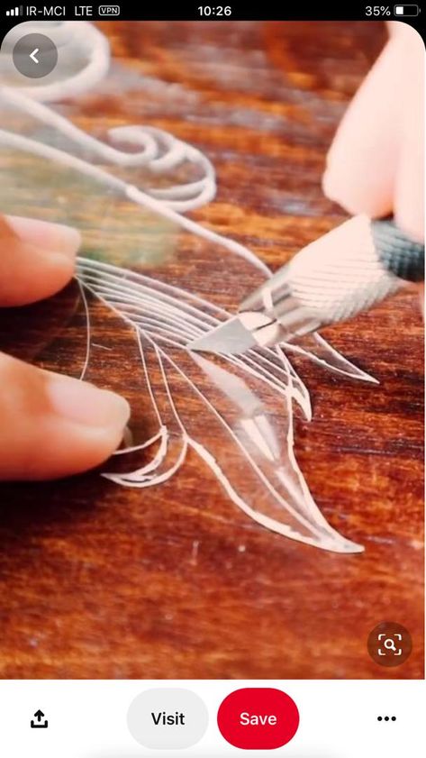 Hantverk Diy, Shrink Art, Shrinky Dink, Art Contest, Diy Hacks, Feather Earrings, Diy Earrings, Kids Crafts, Plastic Bottles