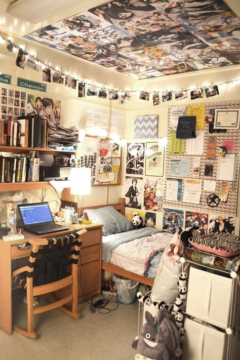 Dorm Room Pictures, Hipster Bedroom, Zimmer Diy, Dorm Sweet Dorm, Cool Dorm Rooms, Otaku Room, Decor Ikea, College Room, Dorm Life