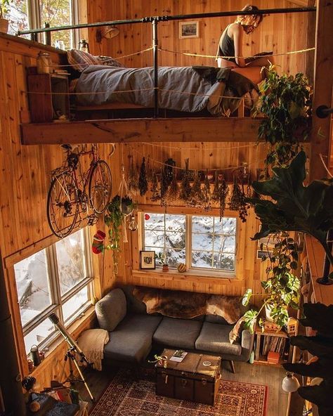 Tiny House Attractive🏠 (@tinyhouseattractive) • Fotos y videos de Instagram Ecological House, House Cabin, Cabin Style, Tiny House Cabin, Cabin Life, Bedroom Loft, Dream Room Inspiration, Tiny House Living, Cabin In The Woods