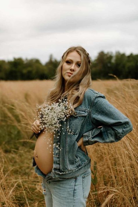 Maternity Pictures Jeans And Flowers, Maternity Photo Flower Crown, Demin Maternity Shoot, Spring Outdoor Maternity Photos, Single Mom Maternity Photography Poses, Maternity Session With Flowers, Maternity Photography In Jeans, Maternity Photo Shoot Ideas Country, Maternity Photo Shoot Ideas Just Mom