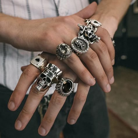 Grunge Jewelry, Mens Rings Fashion, Antique Silver Jewelry, Skull Jewelry, Dope Jewelry, Silver Accessories, Jewelry Photography, Earrings Inspiration, Skull Ring