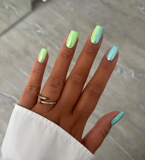 30 New Trendy Nails to Inspire You Irrdesent Nails, Short Oval Summer Nails, Chrome Nails Designs, Butterfly Nails, Awesome Nails, Blue Nail, Summer Nails Colors, Dipped Nails, Chic Nails