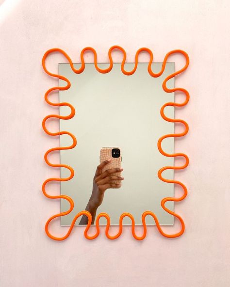 Funky Bathroom Mirror, Spiegel Diy, Funky Bathroom, Funky Mirrors, Mirror Frame Diy, Flower Mirror, Aesthetic Bathroom, Cool Mirrors, Arte Inspo