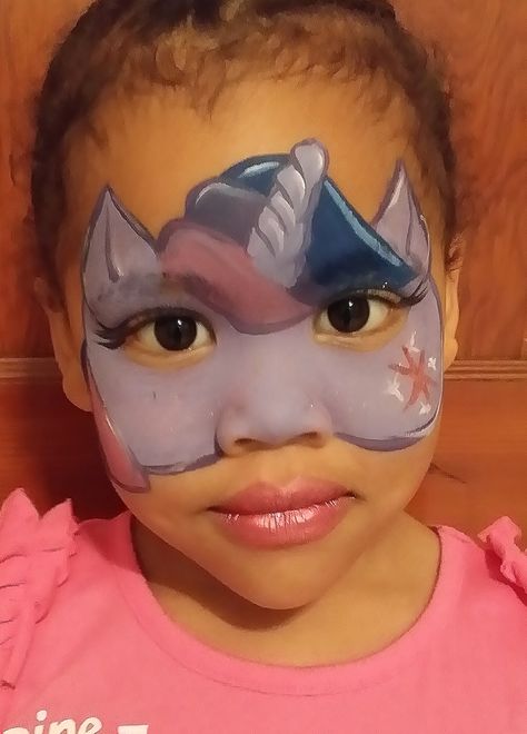 #Facepaint: My Little Pony Twilight Sparkle Mask inspired by Glittergoose. My Little Pony Face Paint, Twilight Sparkle Costume, Super Hero Coloring Sheets, Unicorn Ideas, Twilight Sparkle Equestria Girl, Holloween Costumes, Mlp Twilight Sparkle, My Little Pony Cake, Sparkle Birthday