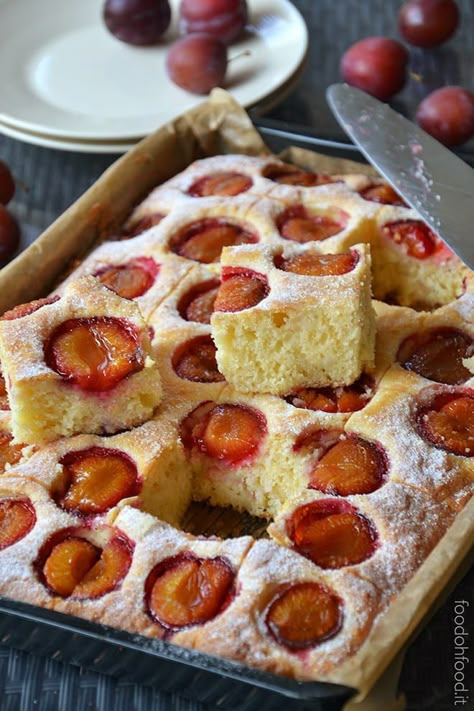 Plum Recipes Cake, Plum Dessert, Fresh Fruit Cake, Plum Recipes, German Baking, Torte Cupcake, Fruitcake Recipes, Fruit Cakes, Cake Mug