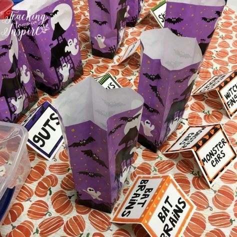 Halloween Mystery Bags, Halloween Feel Box Ideas, Halloween Mystery Box Ideas, Mystery Bag Ideas, Halloween Literacy Activities, Mystery Box Ideas, Halloween Writing Activities, Halloween Math Centers, Halloween Literacy