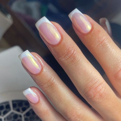 Gold chrome French manicure 💅 using glitterplanet pearl gold chrome Instagram @lyssaxlouise Chrome French Manicure, Acrylic Nails Chrome, White Tip Acrylic Nails, Chrome French, Engagement Nails, Nails Chrome, Chrome Nails Designs, Summery Nails, French Tip Acrylic Nails