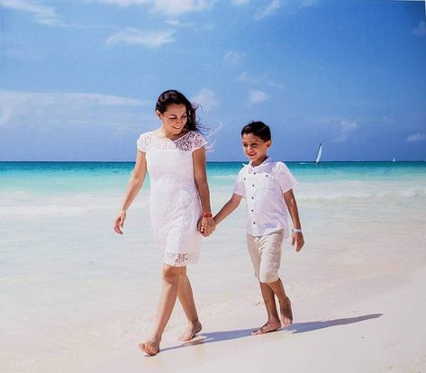 Mom And Son Beach Photo Ideas, Mom And Son Beach Pictures, Beachy Pics, Goa Photography, Mexico Photoshoot, Family Beach Pictures Poses, Mother Son Photos, Son Photo Ideas, Mother Son Photography