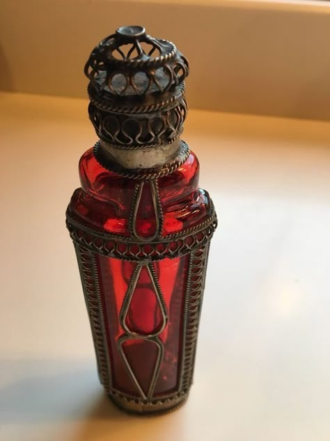 Red Perfume Bottle, Red Perfume, Perfume Vintage, Magic Bottles, Beautiful Perfume Bottle, Antique Perfume Bottles, Fantasy Props, Scroll Work, Magic Aesthetic