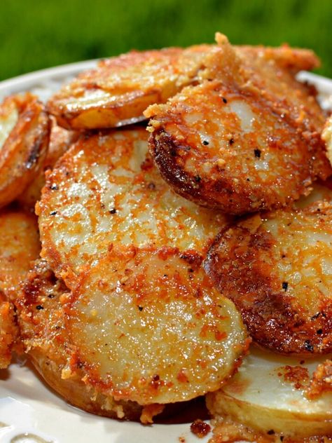 Crispy Crunchy Parmesan Potatoes, Crunchy Parmesan Potatoes, Parmesan Potato Recipe, Crispy Parmesan Potatoes, Parmesan Potatoes, Glass Baking Dish, Sliced Potatoes, Potato Dishes, Fried Potatoes