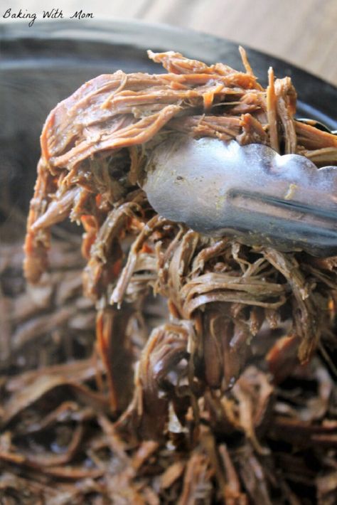 3 Ingredient Slow Cooker Shredded Roast Beef Roast Beef On A Bun, Roast Beef Manhattan Recipe, Shredded Roast Beef, Shredded Roast, Crockpot Shredded Beef, Shredded Beef Sandwiches, Lemon Trifle, Farmhouse Recipes, Slow Cooker Shredded Beef