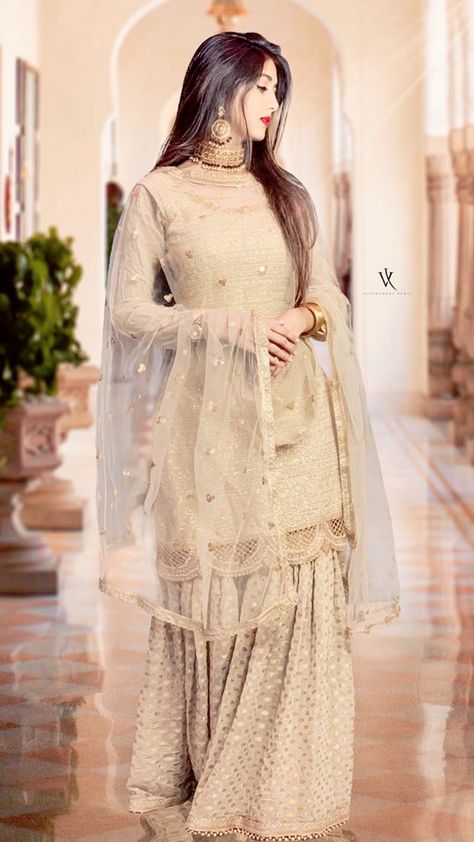 Garara Sharara, Garara Dress, Designer Dresses Elegant, Asian Wedding Dress Pakistani, Sana Khan, Kurti Dress, Desi Wedding Dresses, Bridal Dresses Pakistan, Pakistani Dresses Casual